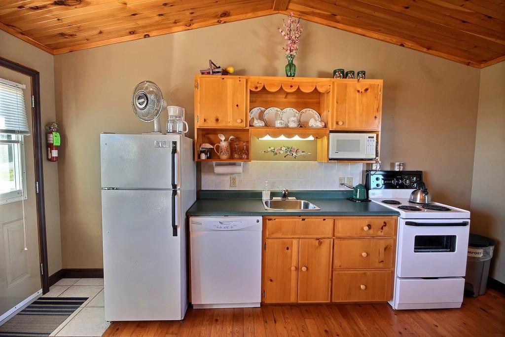 Cavendish Bosom Buddies Cottage Resort Extérieur photo